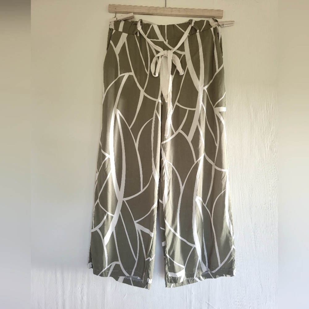 NWT aNYcase Made in Italy Viscose Green & White Lightweight Pants